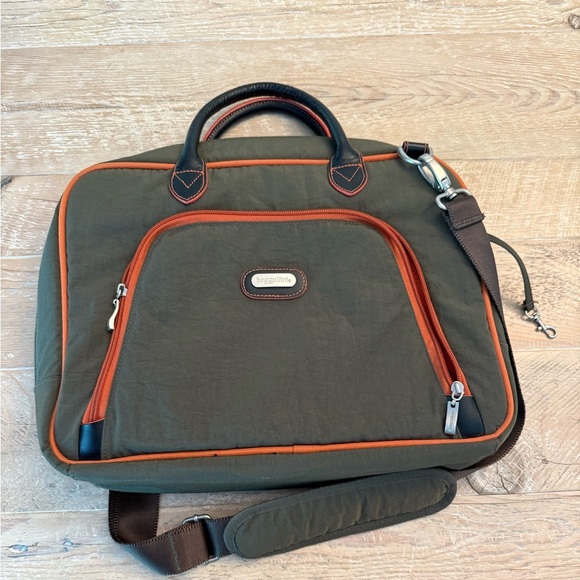 Baggallini Olive Green and Orange Computer/travel Bag - Picture 1 of 8